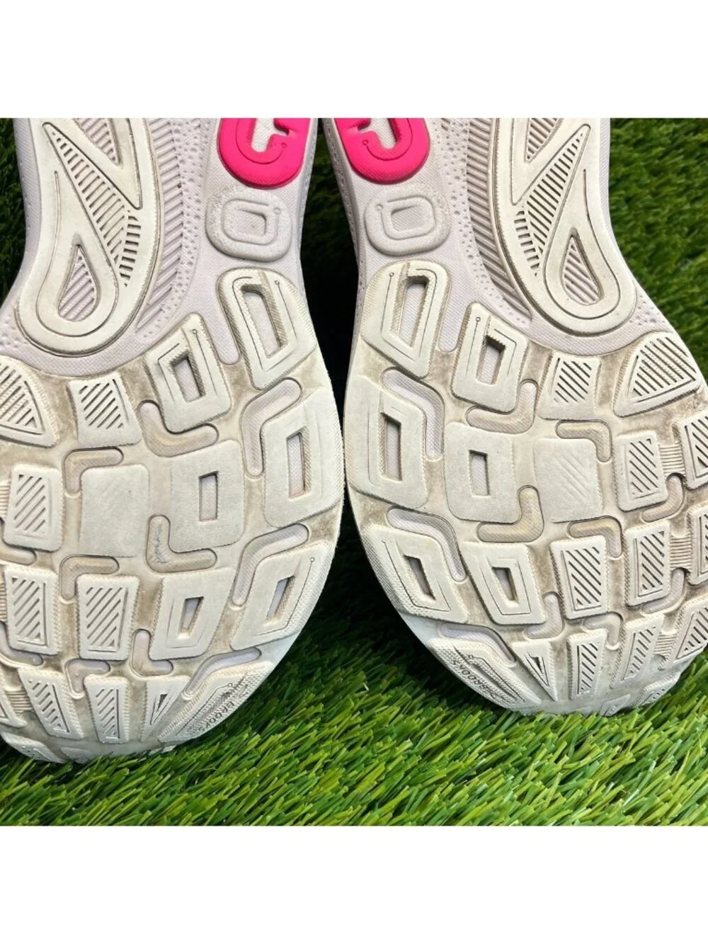 Brooks Adrenaline GTS 24 Womens Size 8.5 Beige Athletic Running Shoes Sneakers